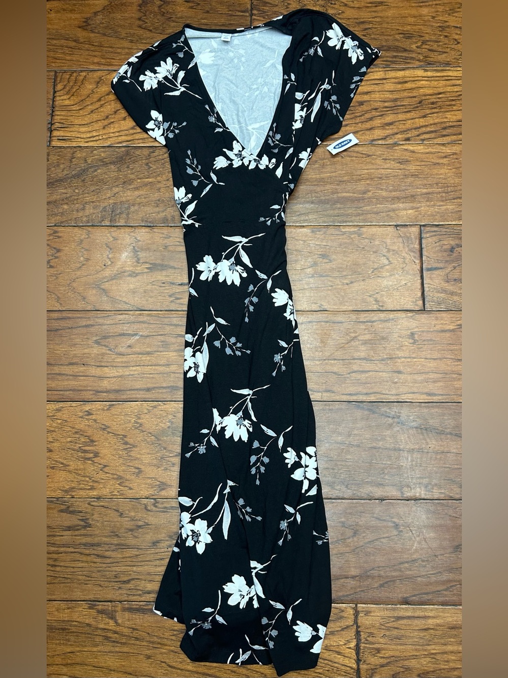 Old Navy Wrap-Front Tall Midi Dress with White Floral Print - Picture 4 of 10